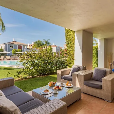 3 Bedroom Beautiful In Apartamento Estepona