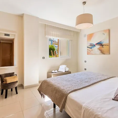 Appartement 3 Bedroom Beautiful In Estepona